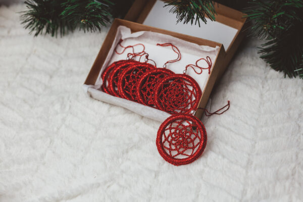 Raudonų žaisliukų rinkinys "Tikrumas" - Image 9